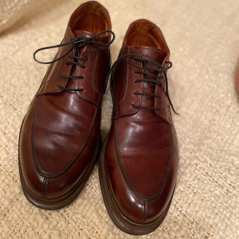 Men’s 81/2 Brown  Cable and Co ankle height lace up. Almost new